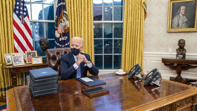 Joe Biden, en su primer día en el Despacho Oval.