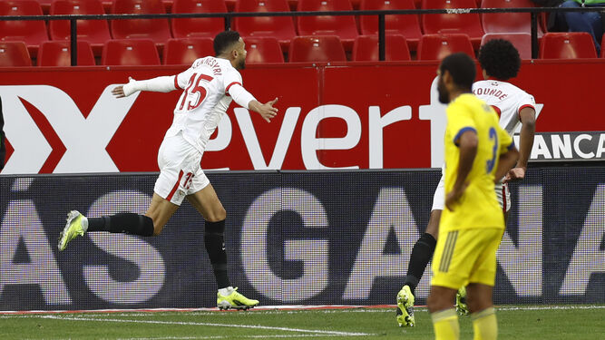 Youssef En-Nesyri celebra uno de sus goles ante el Cádiz.