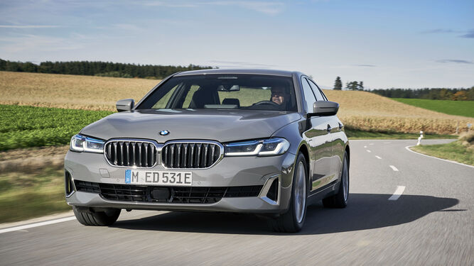 BMW añade dos híbridos enchufables de acceso a la gama para los Serie 3 y 5