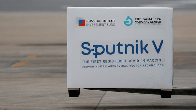 Un envío de la vacuna Sputnik V rusa, primera registrada en el mundo