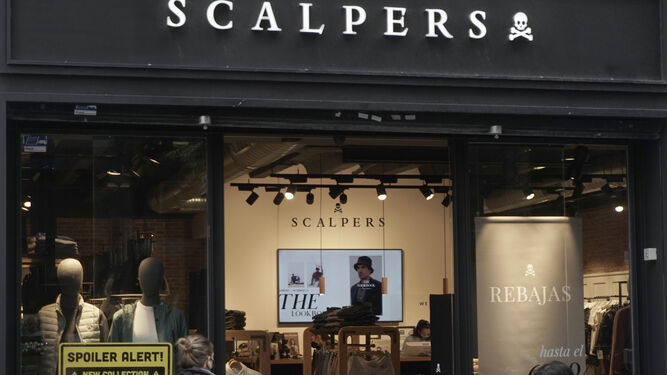 La tienda propia de Scalpers en el centro de Sevilla, ayer.