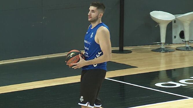 Aaron Guzmán, en un entrenamiento con el Andorra de ACB