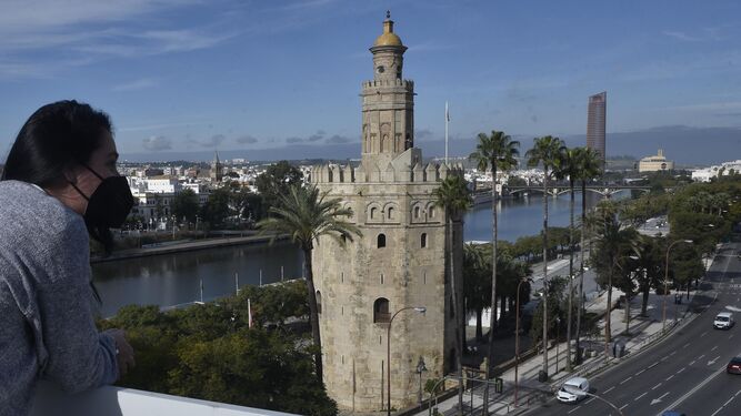 La Torre del Oro desde el edificio Cristina.