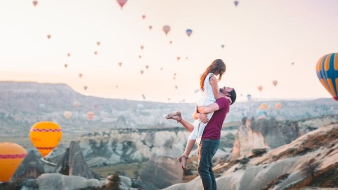 Cuéntanos tu momento más romántico y podrás ganar un viaje en globo con tu pareja