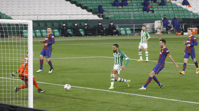 Borja Iglesias remata para lograr el 1-0.