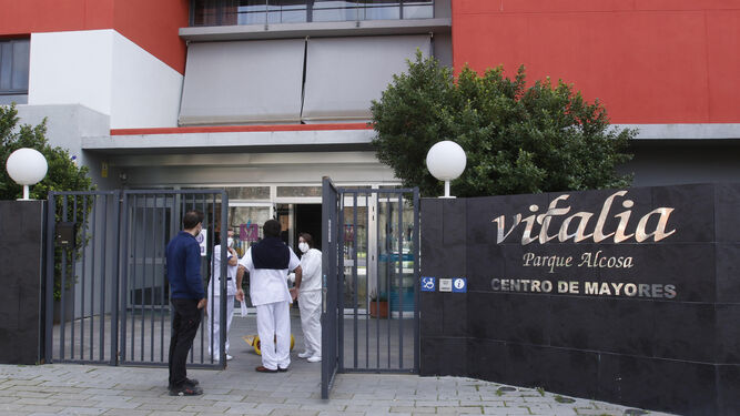 La residencia Vitalia Alcosa, donde se ha declarado un brote de coronavirus.