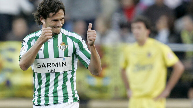 Capi celebra su gol al Villarreal en el último triunfo verdiblanco en El Madrigal.