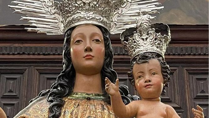 La Virgen del Rosario, titular de la Hermandad de la Corona.