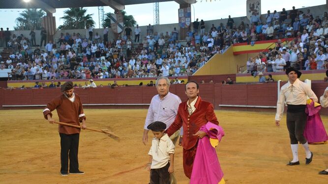 Francisco Dominguez Camacho junto a Ferrera en Palos el día del indulto a 'Dominante'