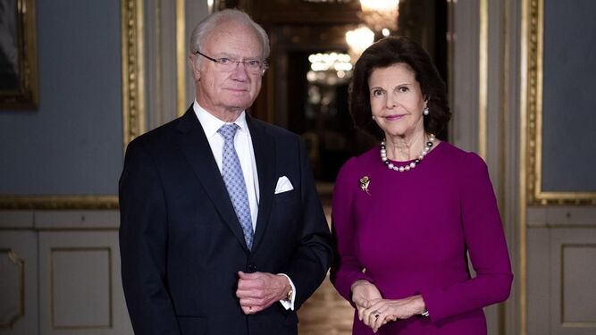 Carlos XVI Gustavo de Suecia y Silvia, los reyes de Suecia.
