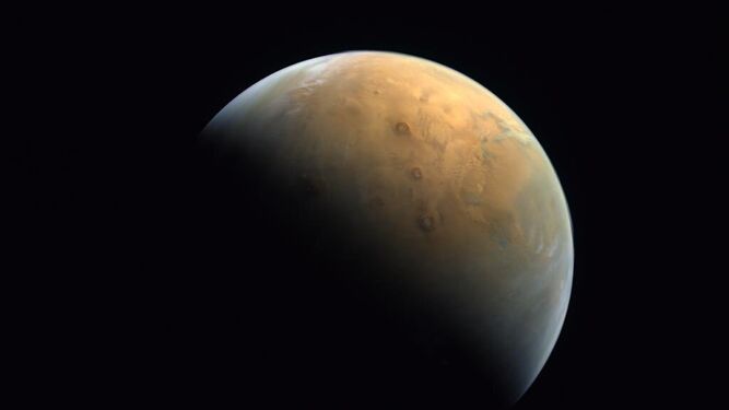 La sonda emiratí Hope captura su primera imagen de Marte tras entrar en su órbita