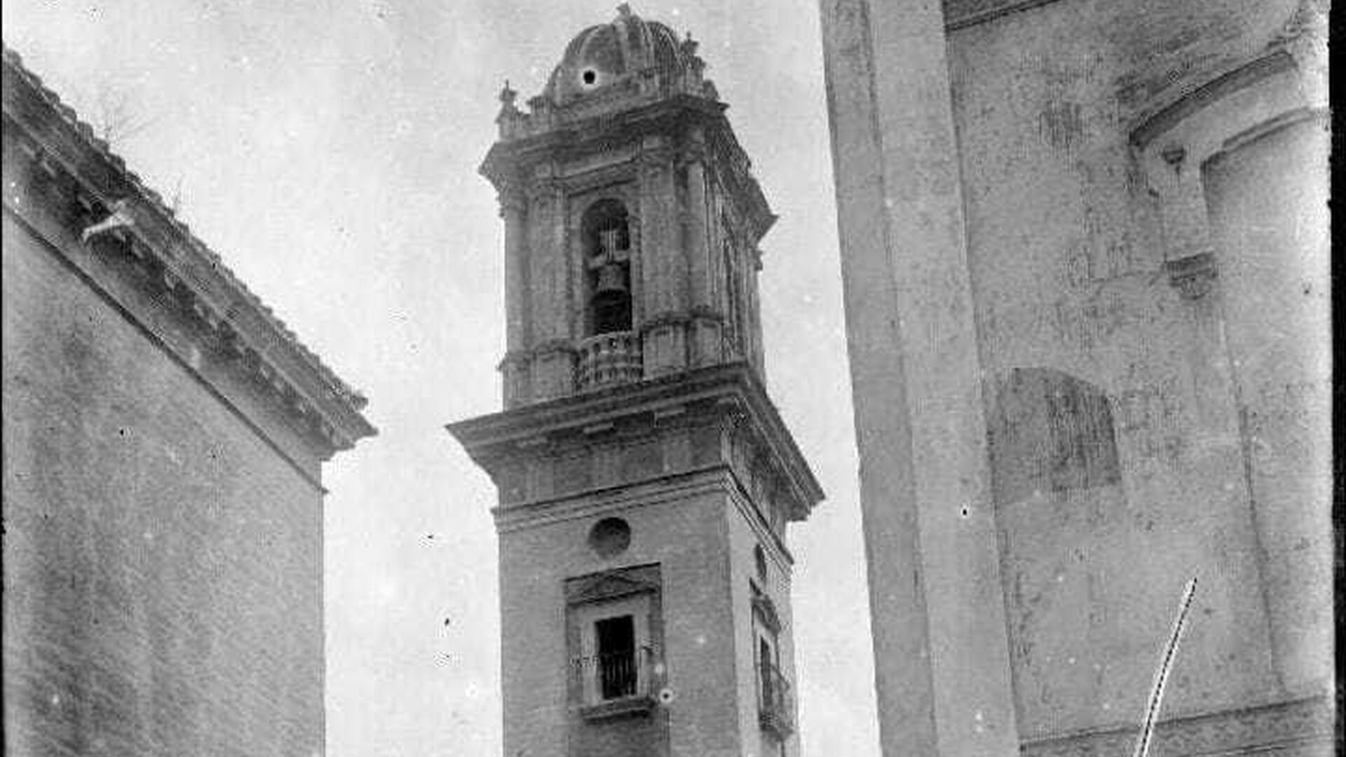 La torre de San Bartolom&eacute; con una c&uacute;pula ya desaparecida
