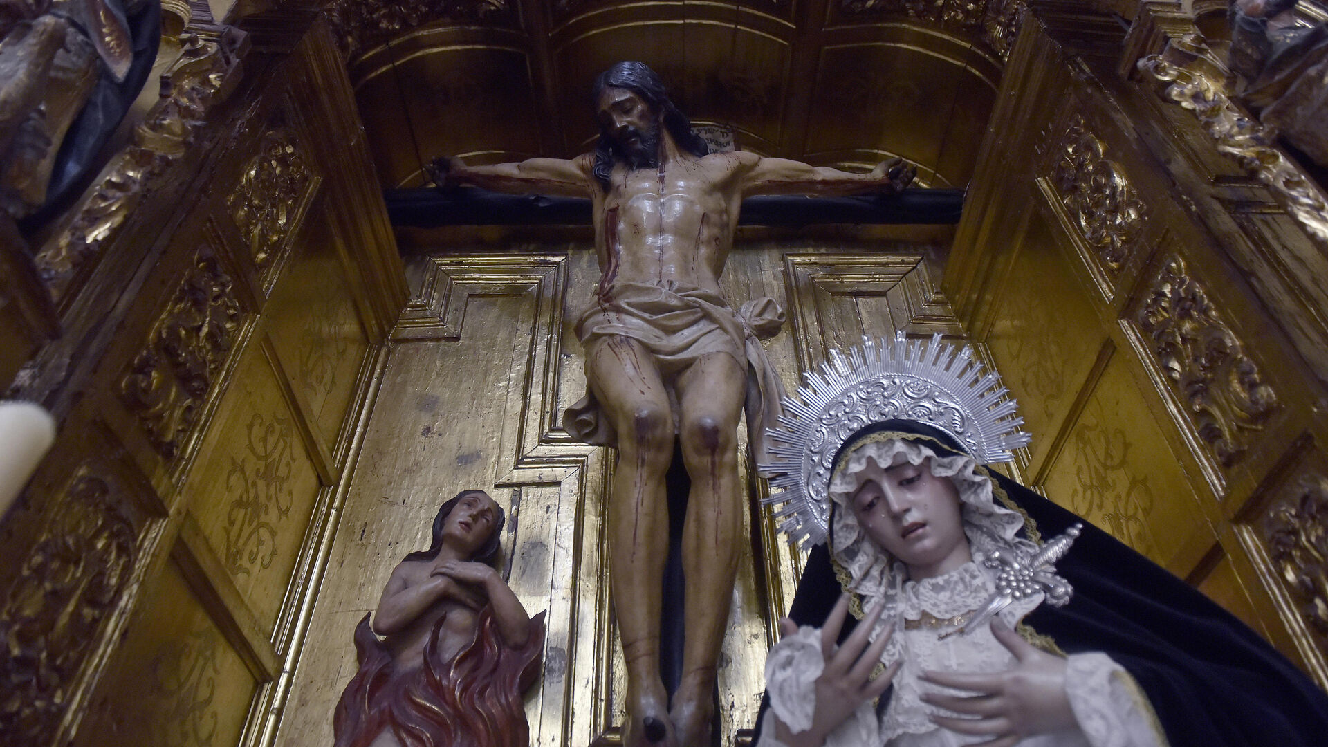 La Virgen de la Salvaci&oacute;n y el Cristo de las &Aacute;nimas