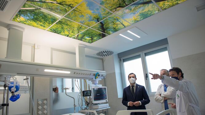 Moreno Bonilla durante su visita a las nuevas instalaciones del Hospital Universitario de Jaén.