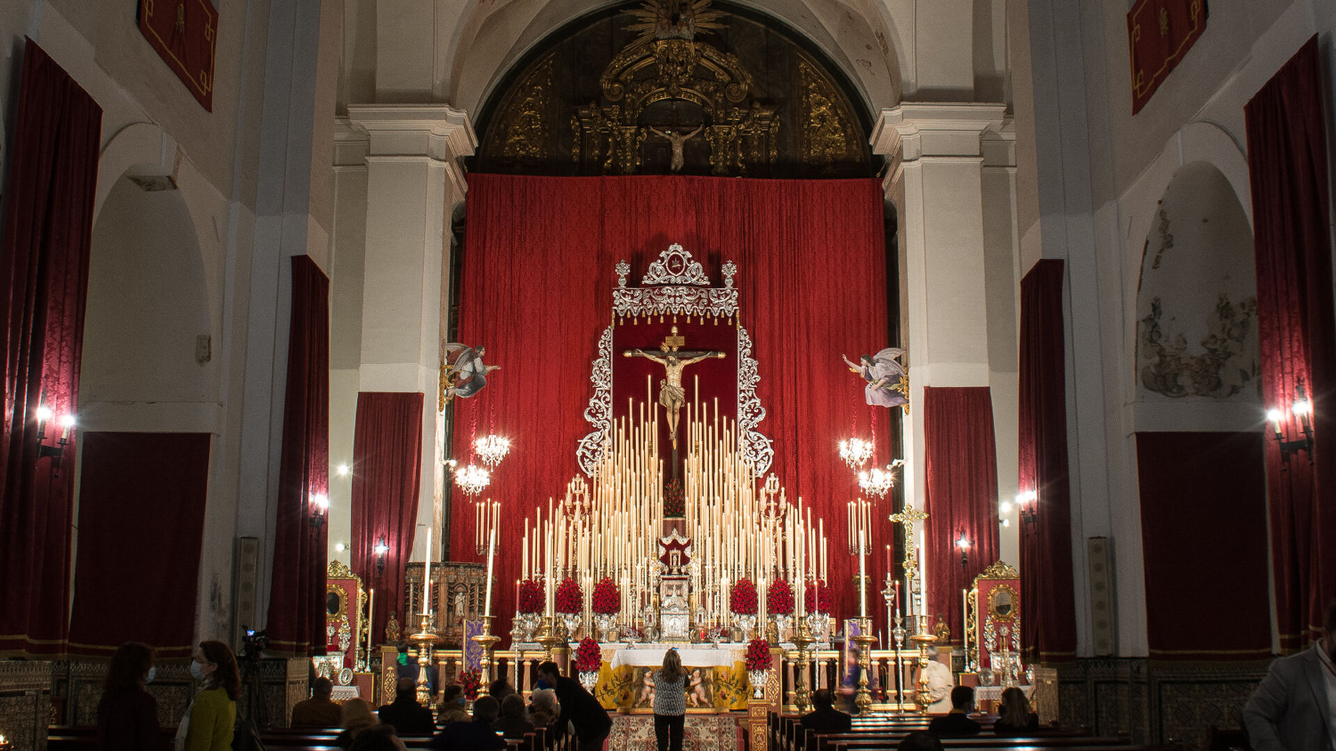 El Cristo del Buen Fin en su altar de quinario