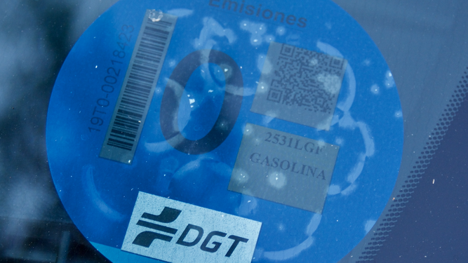Nuevas etiquetas de la DGT: estos son los cambios que llegan en julio
