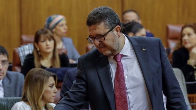 Francisco Serrano en el Parlamento andaluz.