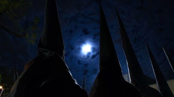 "Noche primitiva", fotografía ganadora del segundo premio del jurado, autor: Juan Adrián Calderón