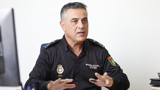 El inspector Domingo Cabrera, interlocutor policial sanitario en Sevilla.