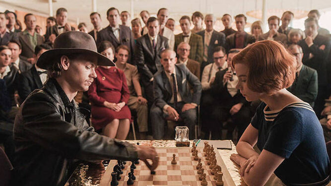 La protagonista de 'Gambito de Dama', Beth Harmon, se mueve en un mundo de hombres: el ajedrez.