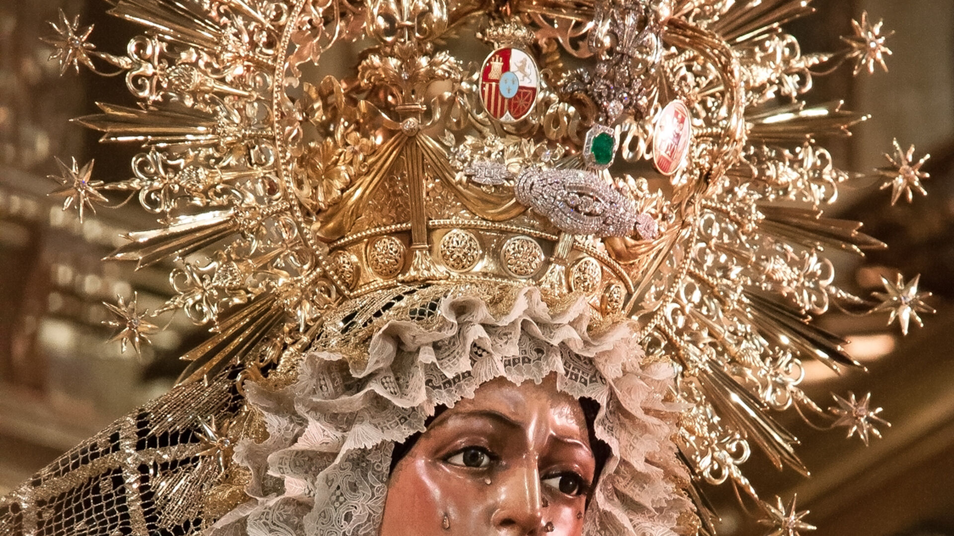 La Esperanza Macarena en su altar para el septenario