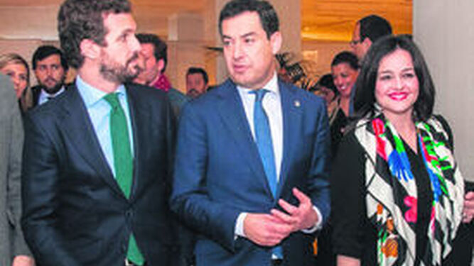 Pablo Casado, Juanma Moreno y Virginia Pérez.