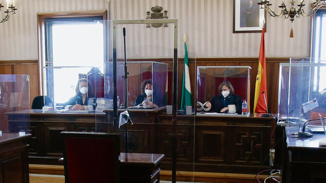 Magistradas de la Sección Cuarta de la Audiencia, en un juicio el pasado 4 de marzo
