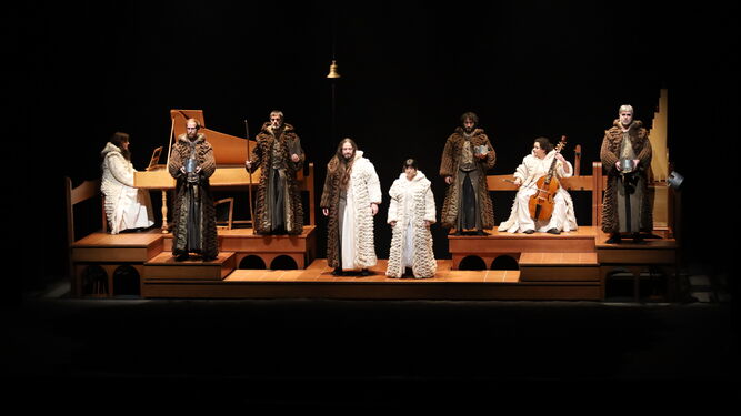 Actores y músicos de Nao d'amores en el escenario del Teatro Alameda.