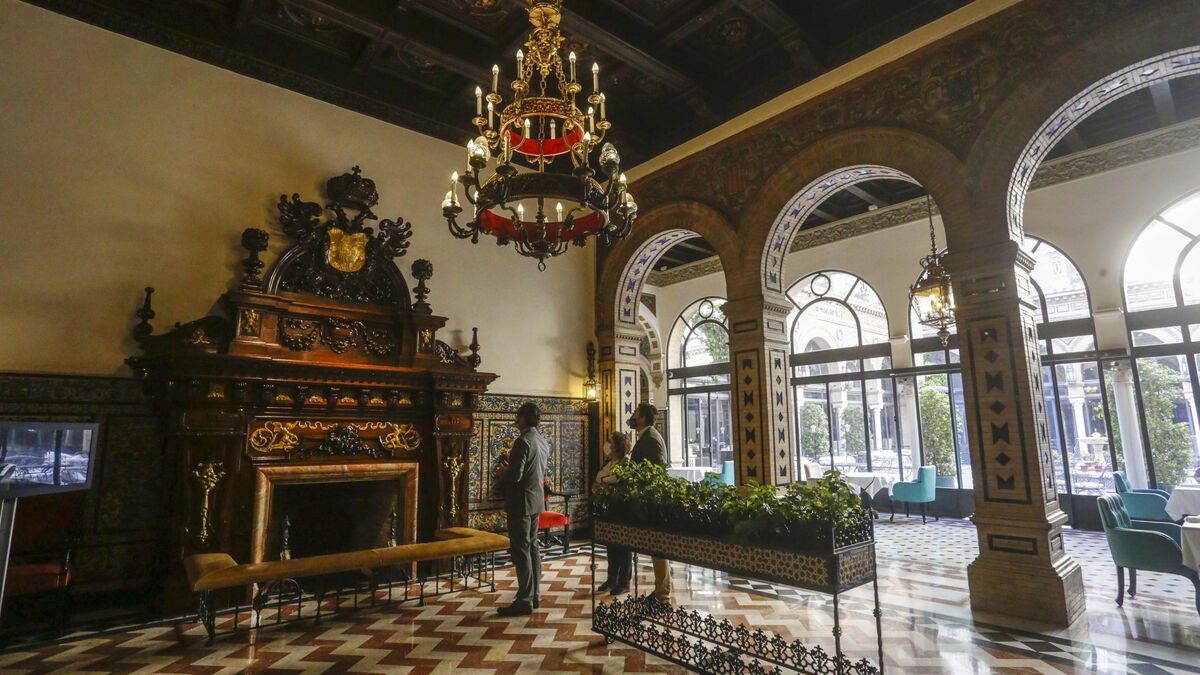 Chimenea junto al Salón Real del hotel Alfonso XIII.