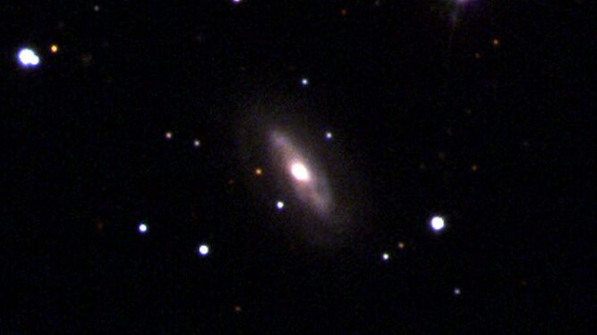 La galaxia J0437+2456