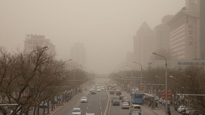Pekín, envuelta en su peor tormenta de arena en una década