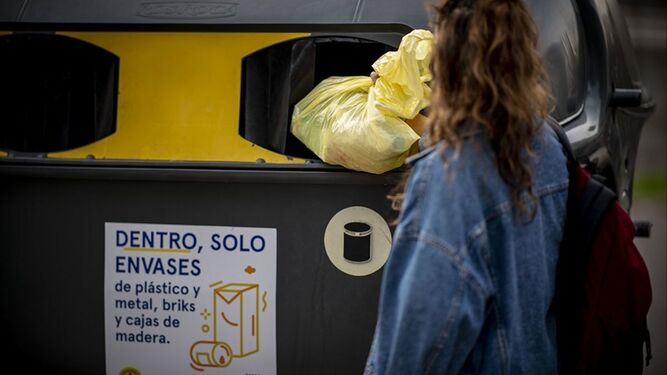 Diez residuos que tiramos mal en los contenedores de plástico