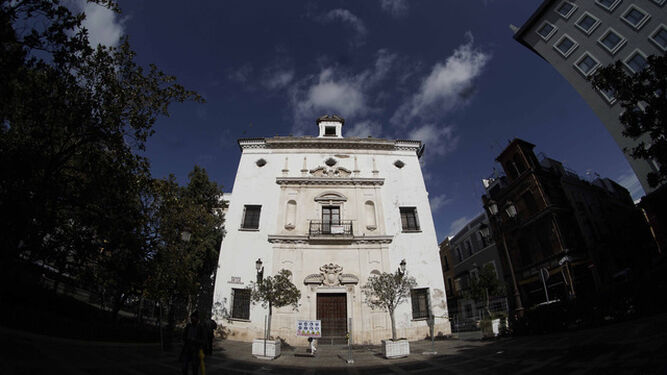 La fachada principal de la antigua iglesia de San Hermenegildo.