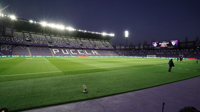 Imagen del estadio José Zorrilla ya iluminado para el encuentro.