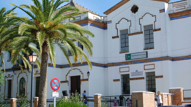 El colegio San Eustaquio, de Sanlúcar la Mayor, en una imagen de archivo.