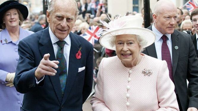El duque de Edimburgo y la reina de Isabel II
