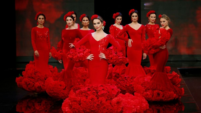Trajes de flamenca rojos, una de las propuestas del diseñador Alejandro Santizo vista en Simof 2020.