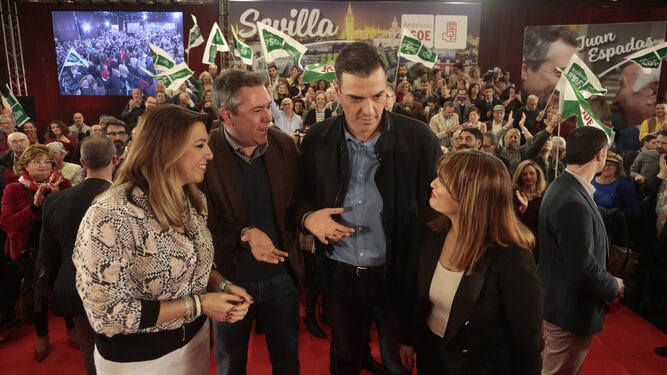 Pedro Sánchez, junto a Juan Espadas, Susana Díaz y Verónica Pérez.