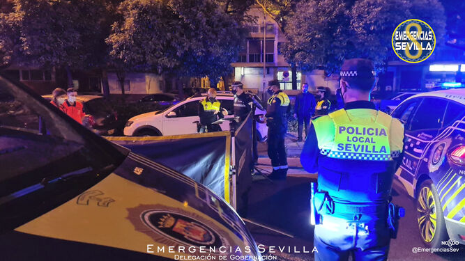 La Policía Local de Sevilla, en el lugar del accidente.