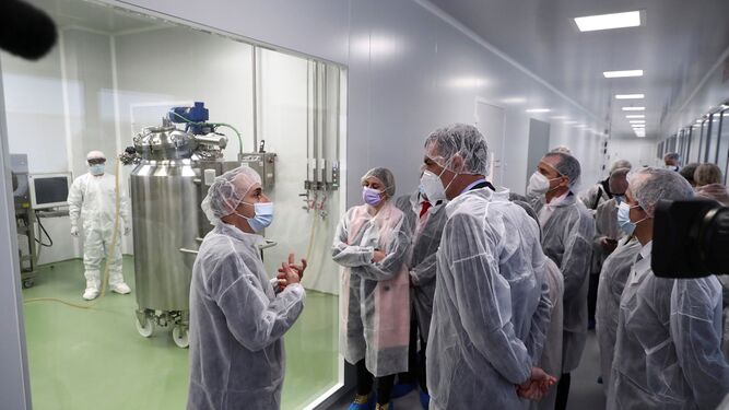 Las instalaciones de la multinacional farmacéutica española Hipra, en Gerona, durante una  reciente visita de Pedro Sánchez.