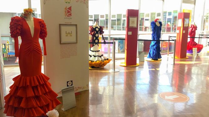 Exposición de trajes de flamenca en Nervión Plaza.