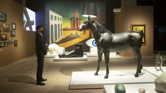 La impresionante lámpara-caballo de Front, una de las piezas de la muestra.