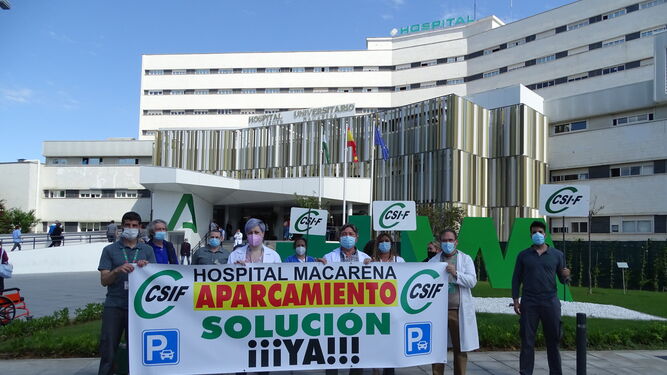 Protesta del CSIF a las puertas del Hospital Macarena