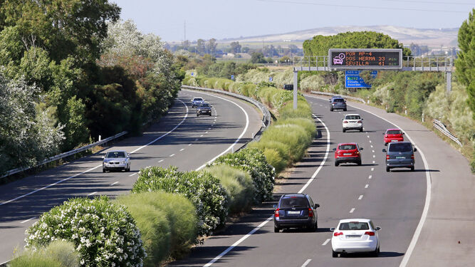 Tramo de la AP-4 entre Sevilla y Cádiz, respetando la distancia de seguridad