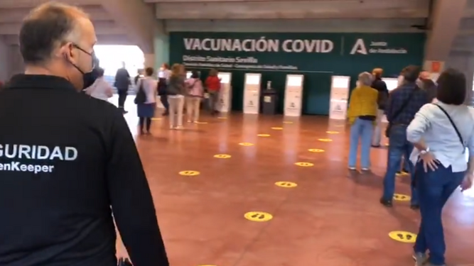 Vacunación masiva contra la Covid en el estadio de La Cartuja de Sevilla.