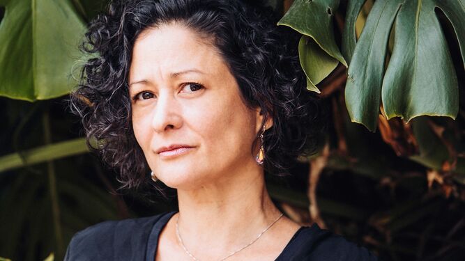 Pilar Quintana, en una fotografía promocional de ‘Los abismos’, la novela con la que ha ganado el Premio Alfaguara.