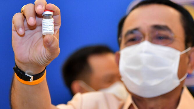 La vacuna china de Sinovac cuenta con más del 50 % de eficacia