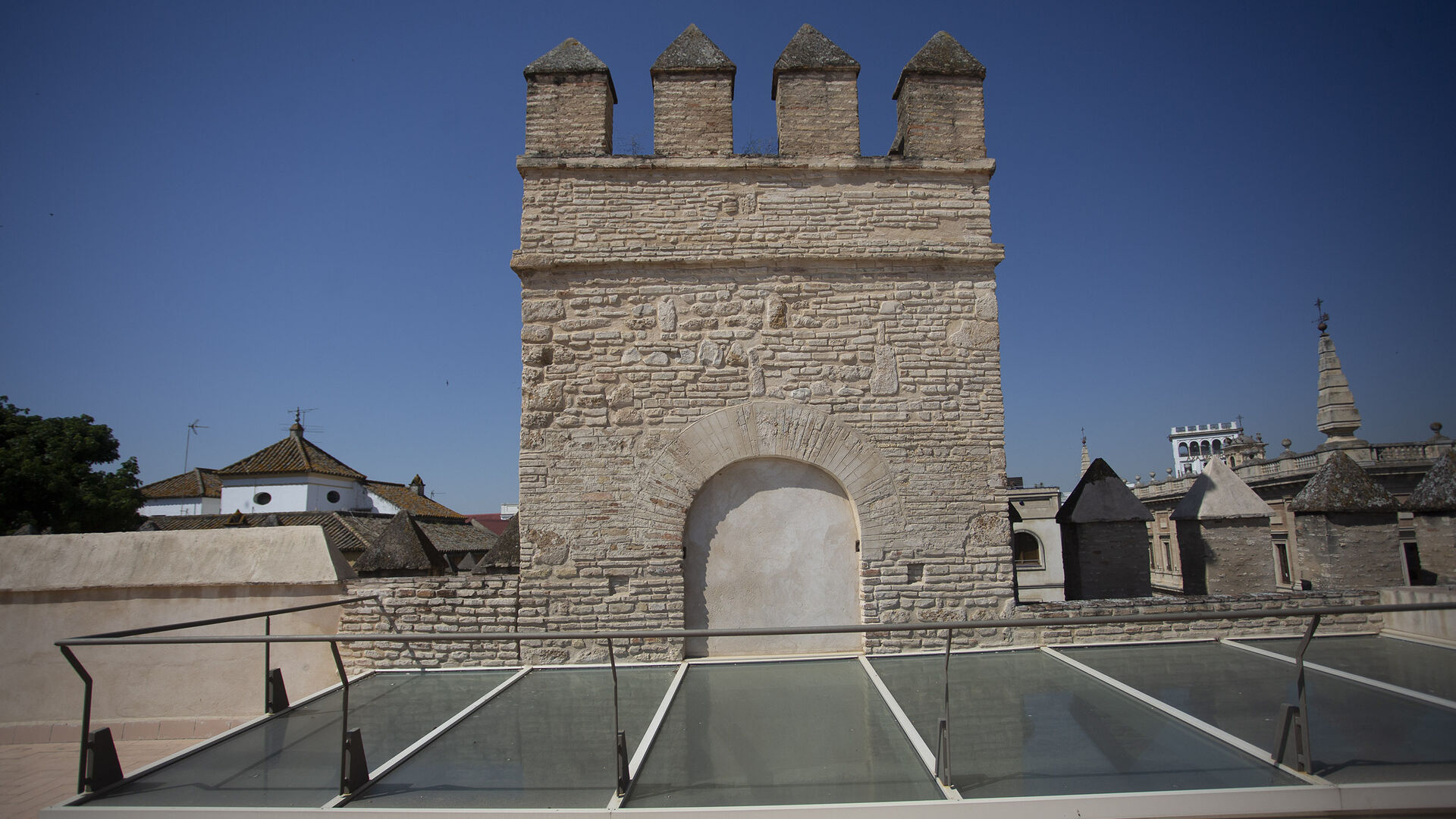 Los restos del primer palacio del Alc&aacute;zar de Sevilla, en fotos