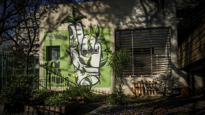 Grafiti realizado el año pasado en el centro cívico El Tejar del Mellizo.