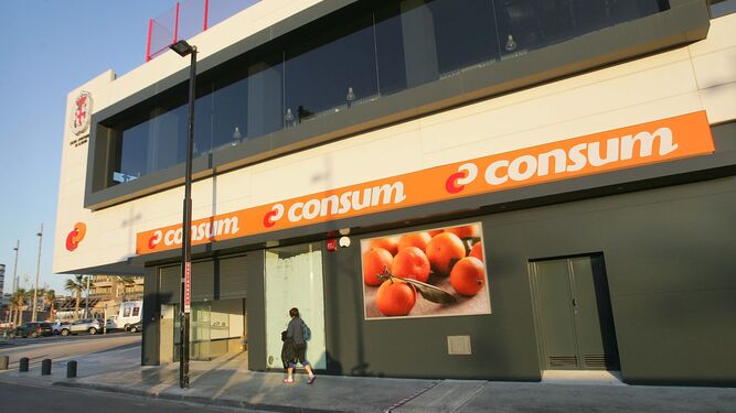 Imagen de archivo de un supermercado Consum  en Almería.